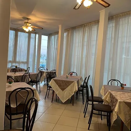 Vienna Rivazzurra 酒店 里米尼