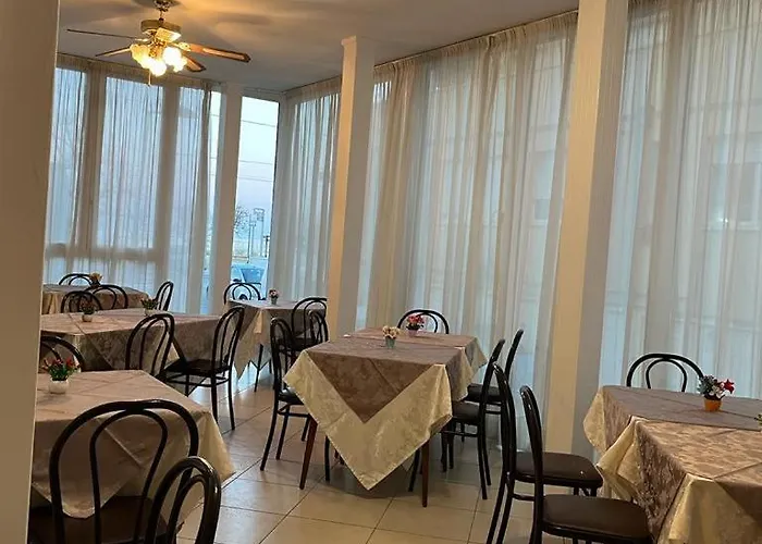 Vienna Rivazzurra 酒店 里米尼